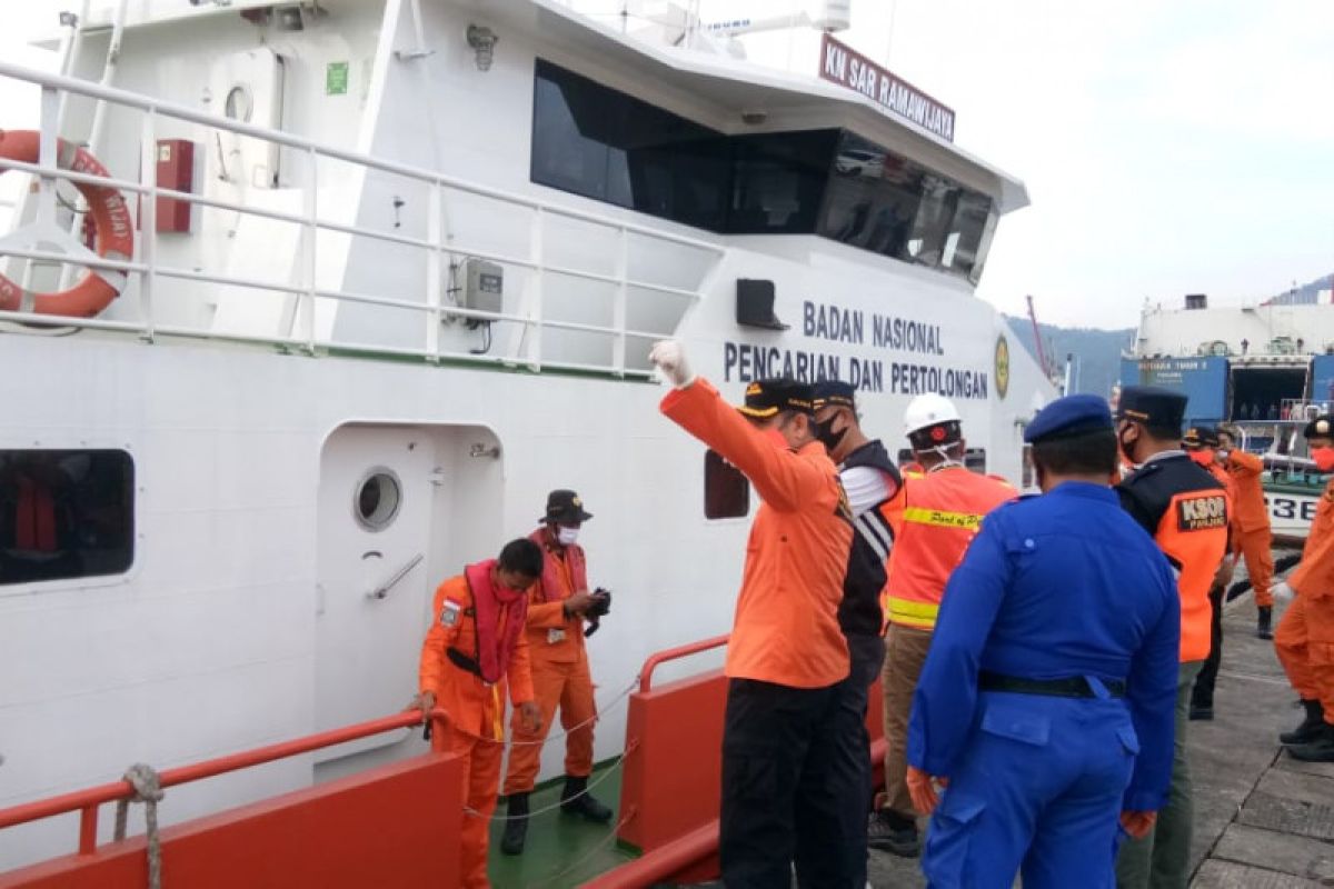 Basarnas Lampung bantu evakuasi penumpang KMP Mutiara Sentosa