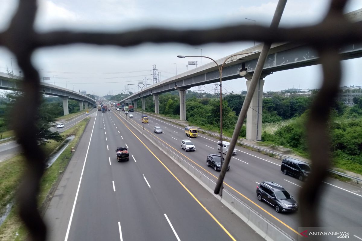 Jasa Marga catat penurunan arus lalu lintas Jalan Tol Jakarta-Cikampek