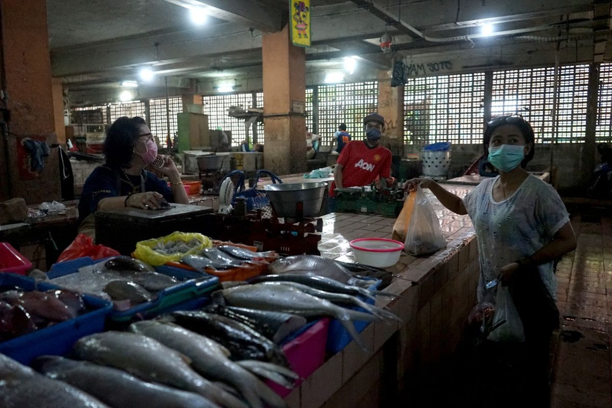 Wali Kota Risma pimpin sosialisasi PSBB ke Pasar Genteng (Video)