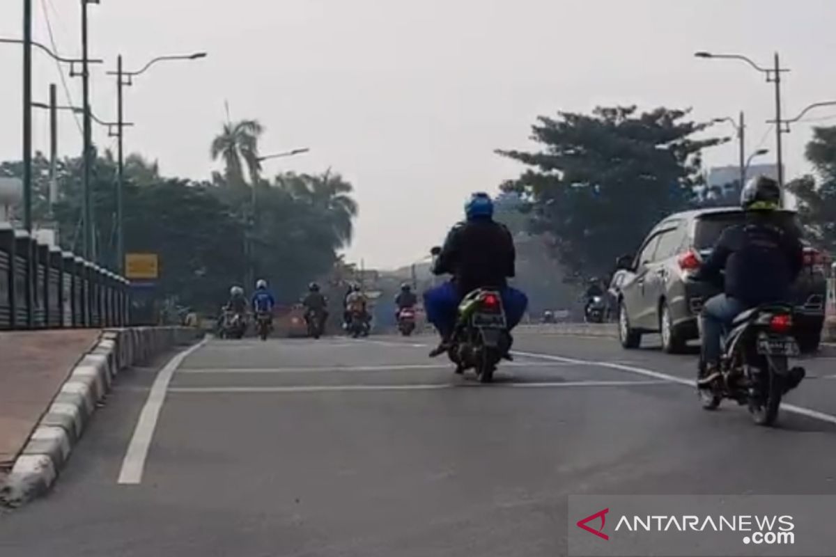 Jalan Sisi BKT Ujung Menteng ditempuh pengendara hindari cek poin