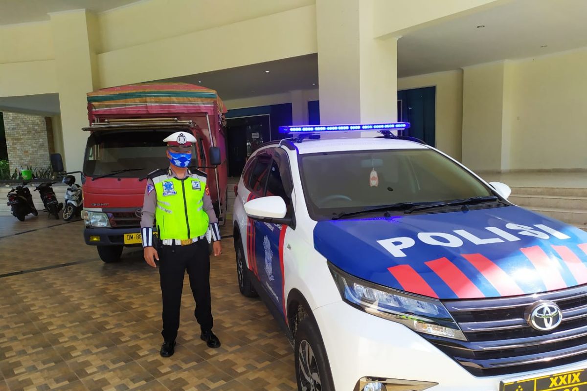 Sat Lantas Polres Bone Bolango kawal pendistribusian bahan pokok