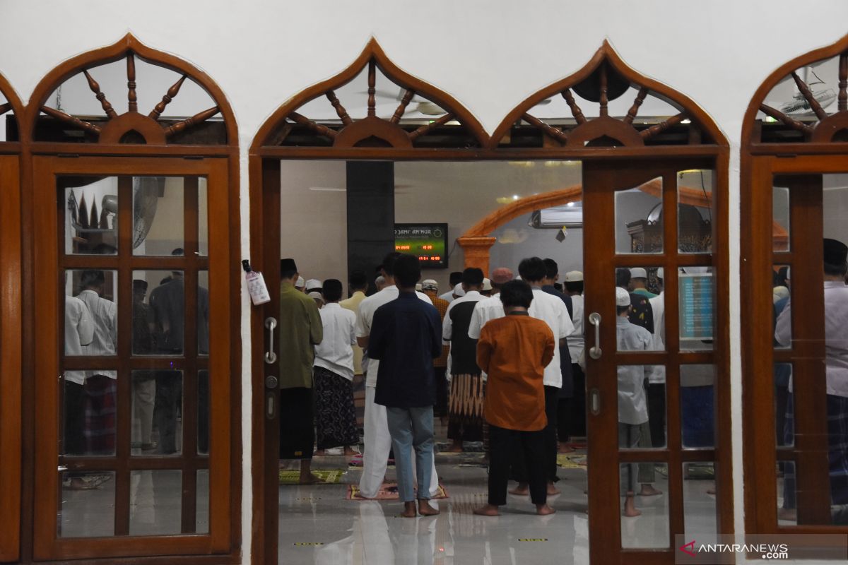 Ma'ruf Amin: Shalat berjamaah di Masjid tidak boleh dilakukan pada zona merah