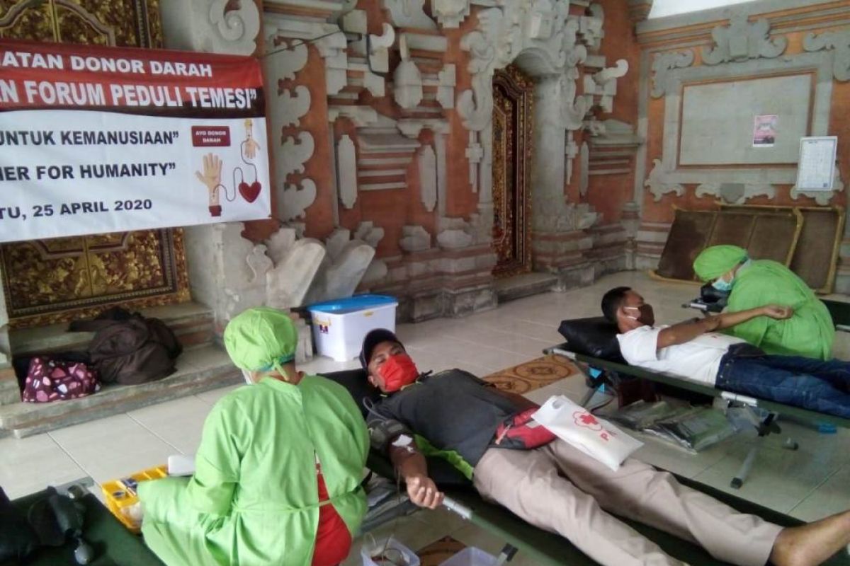 Masyarakat Gianyar donor darah bantu stok darah PMI