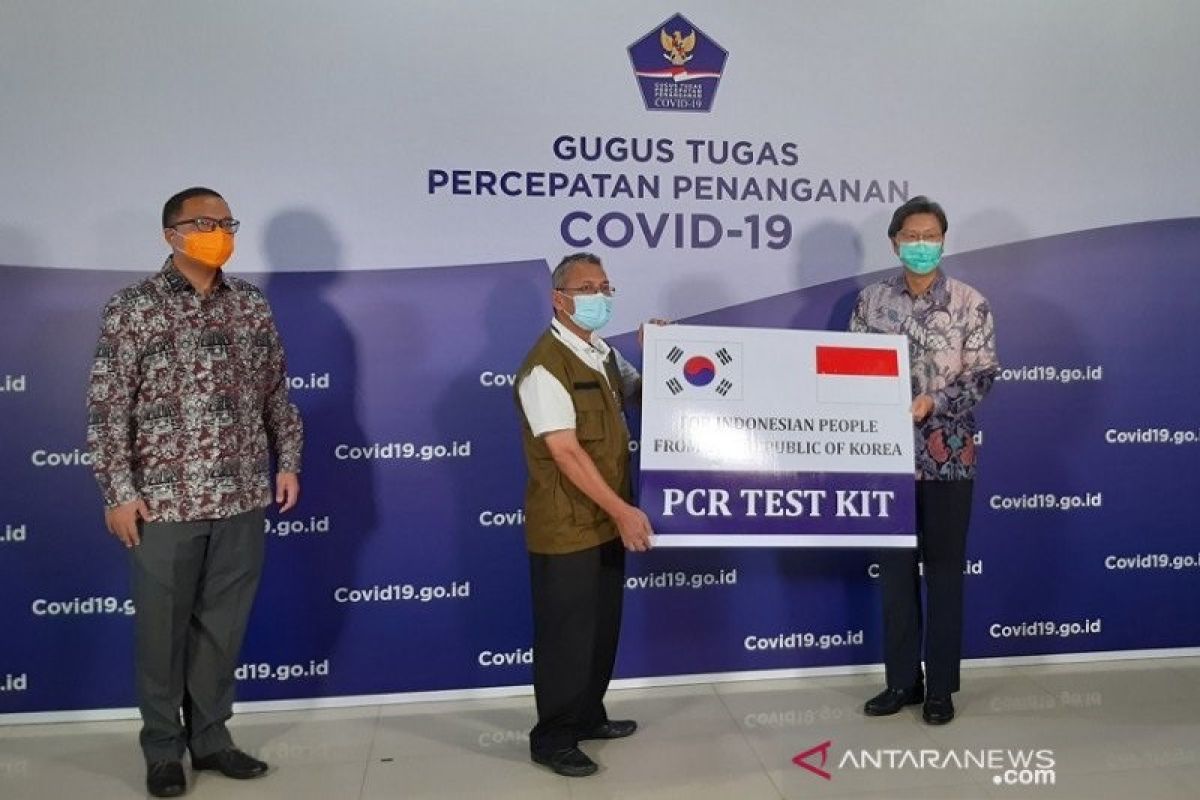 Korean firm donates test kits worth Rp1.2 billion to BNPB