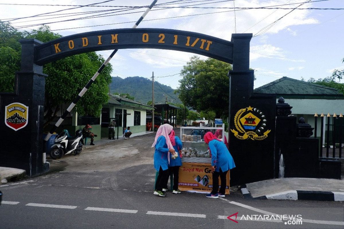 Persit Kodim 0211/TT sediakan nasi gratis selama Ramadhan