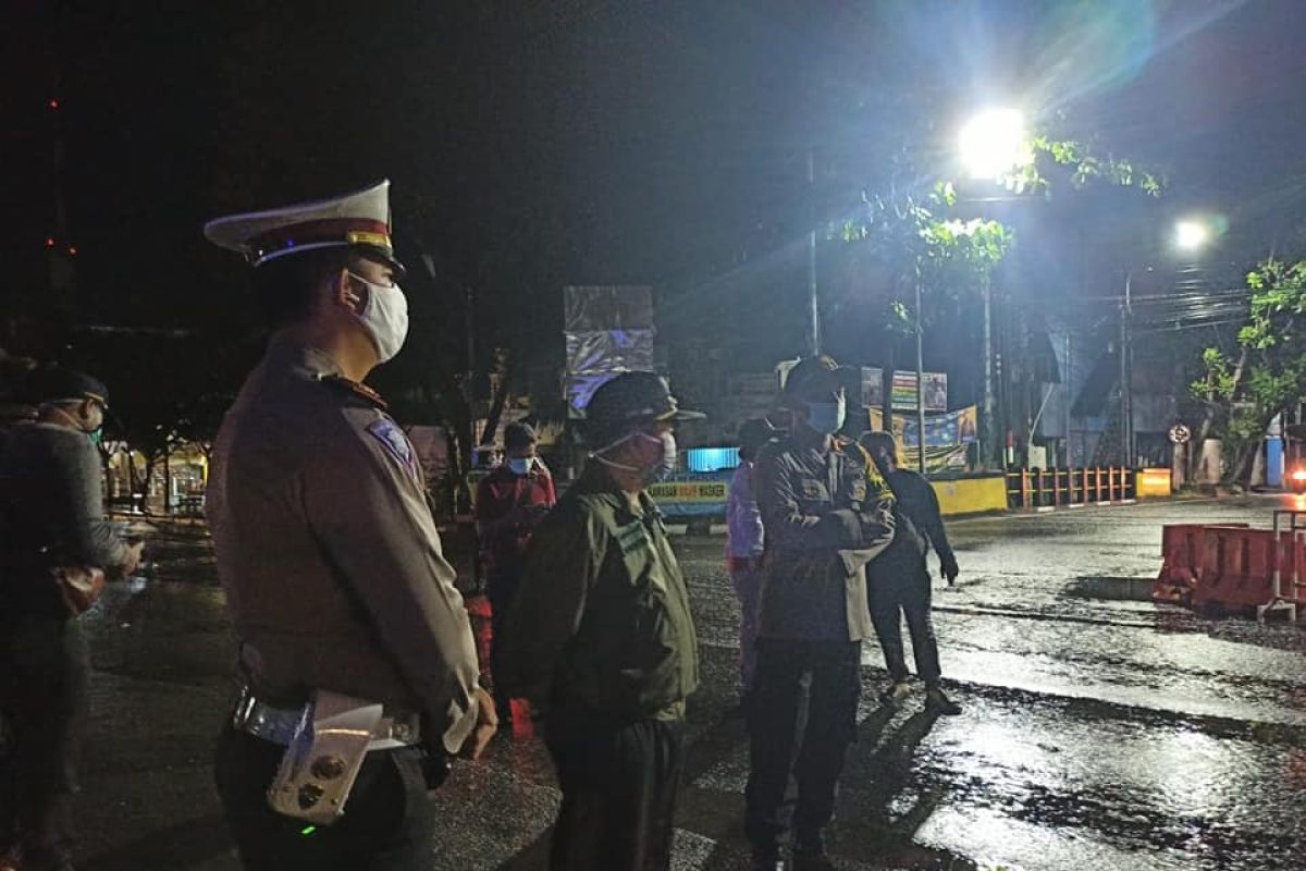 Tinjau PSBB, Walikota H Ibnu Sina tegaskan taati Jam malam