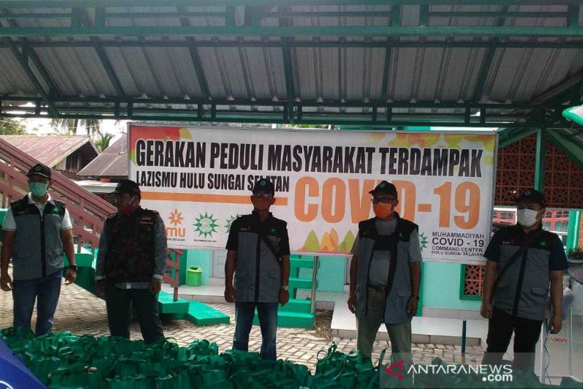 Peduli warga terdampak COVID-19, Lazis Muhammadiyah bagikan paket sembako