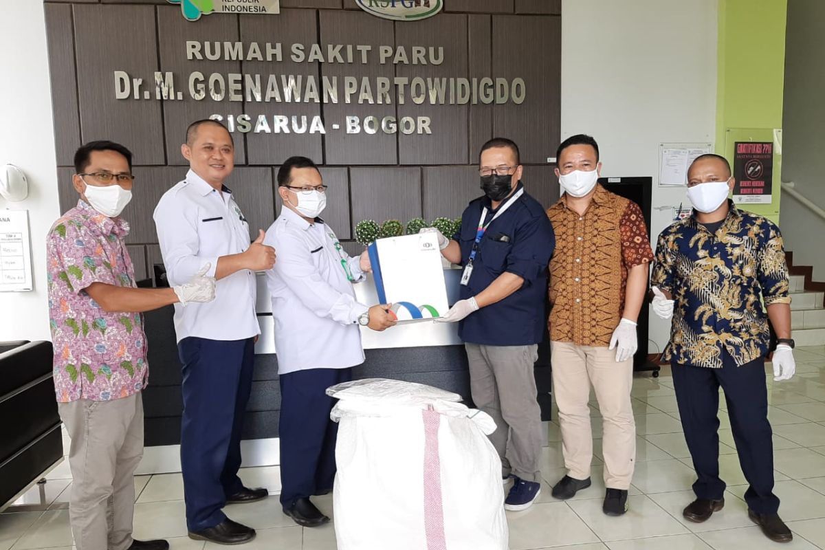Lawan Covid-19, Indonesia Re sumbang ratusan APD ke sejumlah rumah sakit