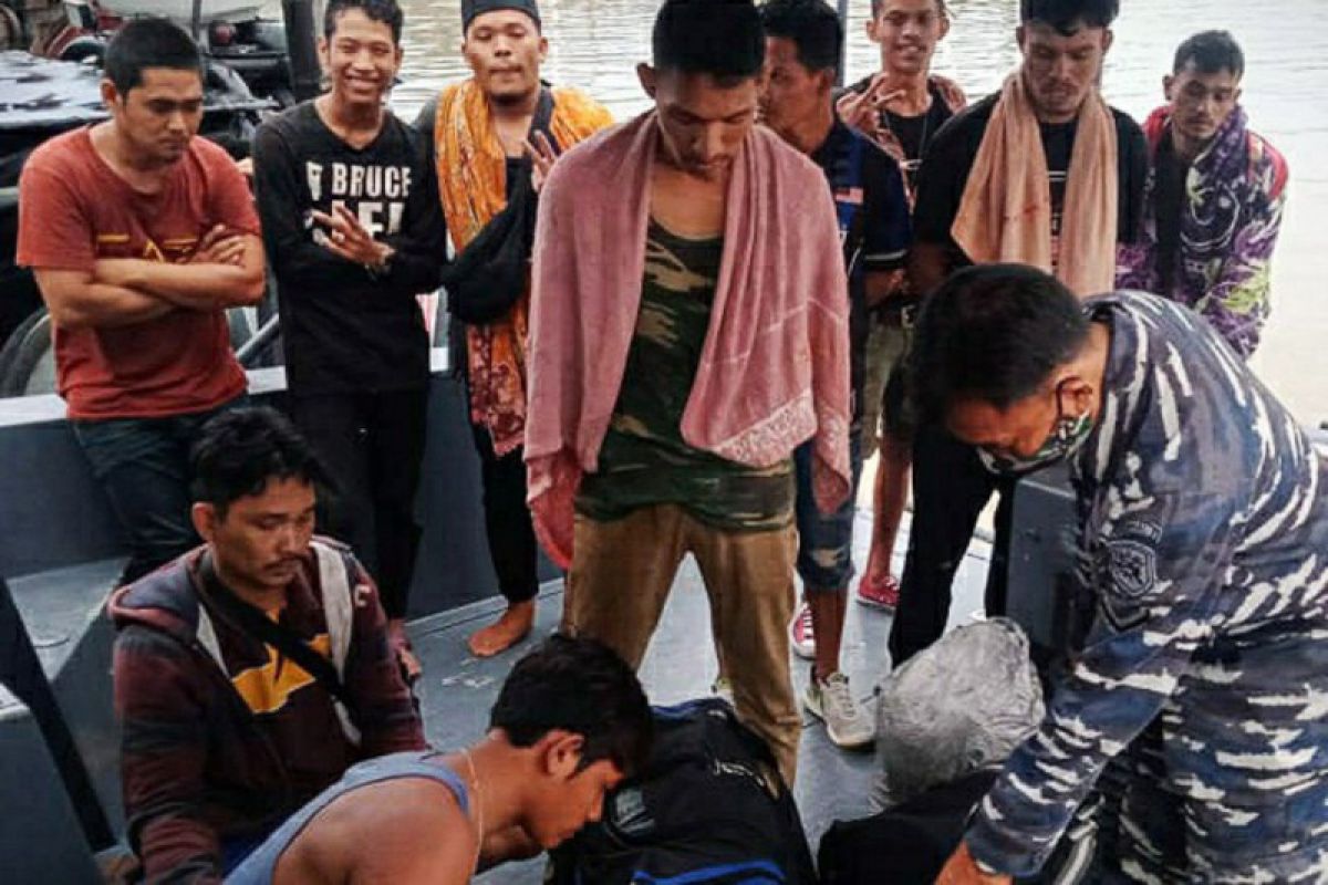 Lanal amankan 20 TKI ilegal menggunakan sampan nelayan dari Malaysia