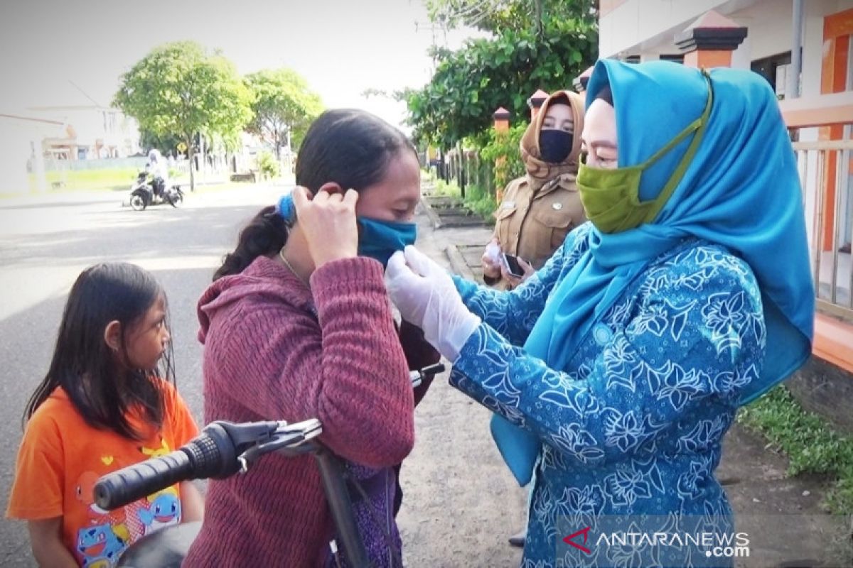 Kader PKK Seruyan diberdayakan produksi masker gratis untuk masyarakat