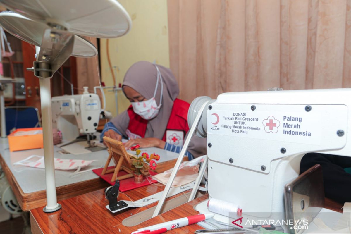 PMI-Bulan Sabit Merah Turki produksi ribuan masker kain untuk warga Palu