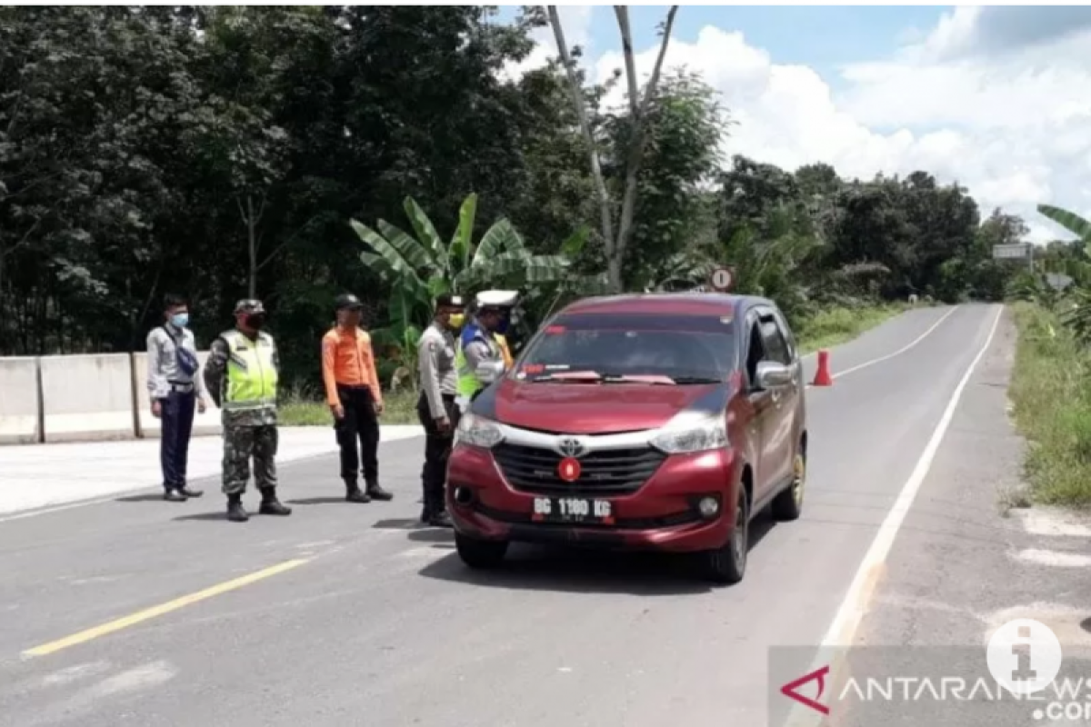 Ratusan kendaraan asal Sumsel dan lampung coba masuk tol Pematang dipaksa putar balik