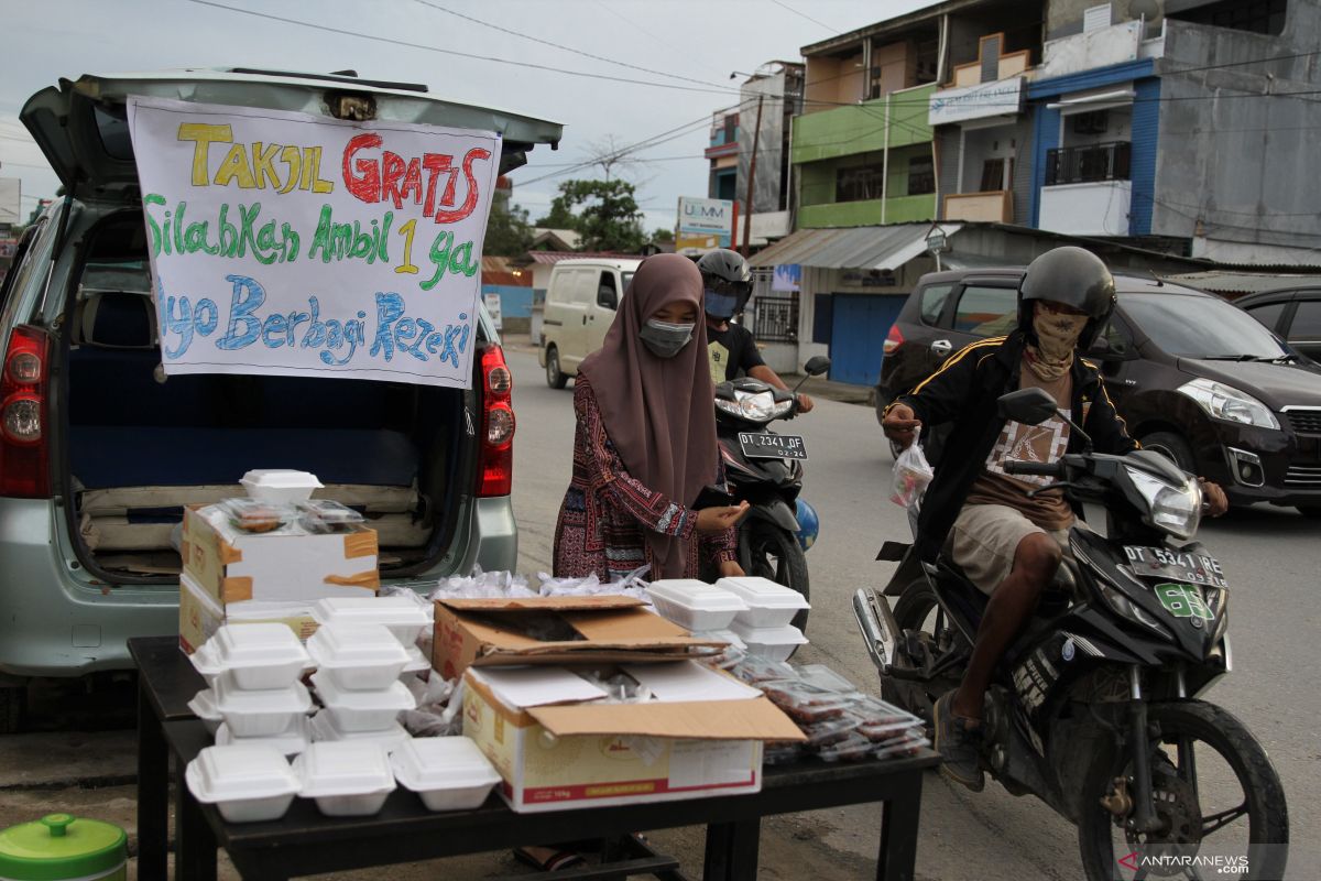 TAKJIL GRATIS BAGI PENGGUNA JALAN