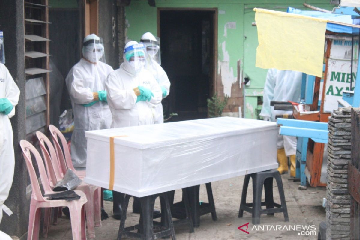 Tim khusus Polda Metro Jaya bantu pemakaman jenazah terpapar COVID-19
