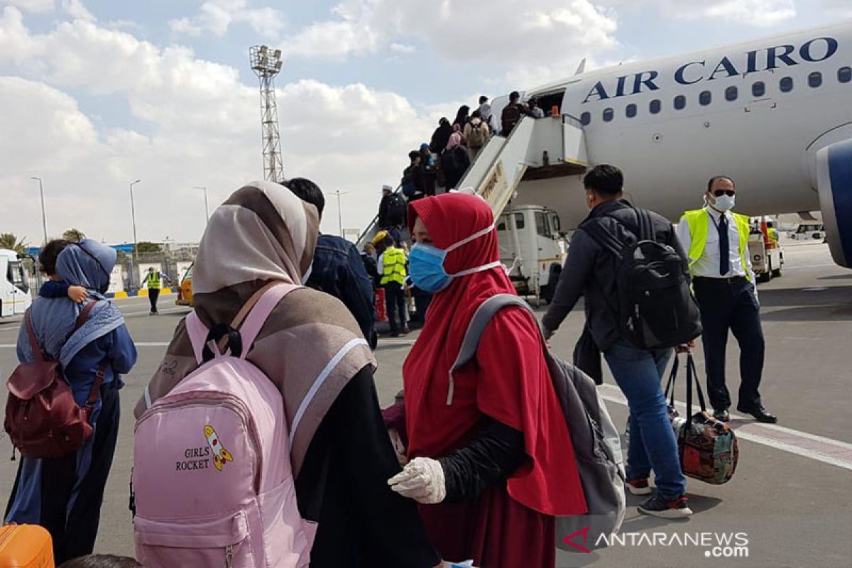 Embassy facilitates 75 Indonesians in Egypt to return home