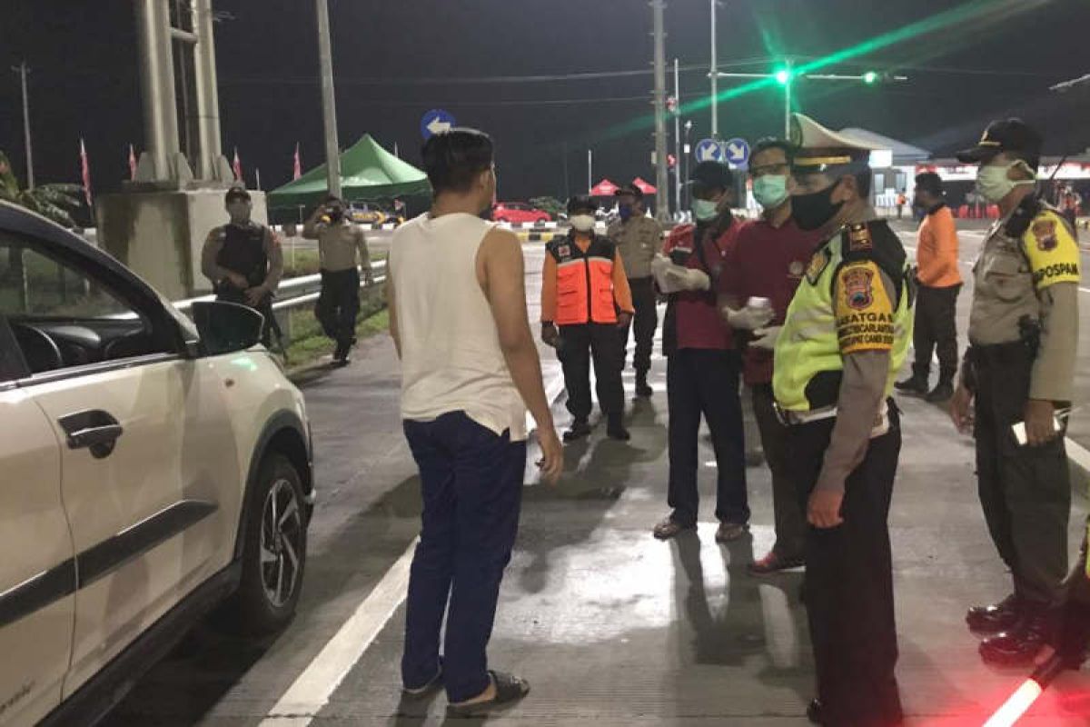 Sebanyak 463 kendaraan pemudik terpaksa putar balik sebelum masuk Jateng