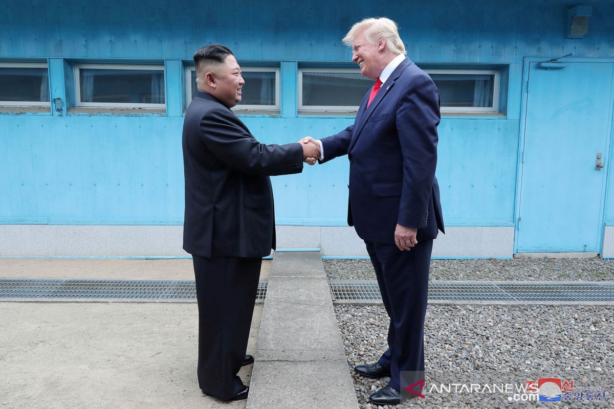 Akhirnya Kim Jong Un muncul ke publik setelah diisukan meninggal, Presiden Trump senang melihatnya