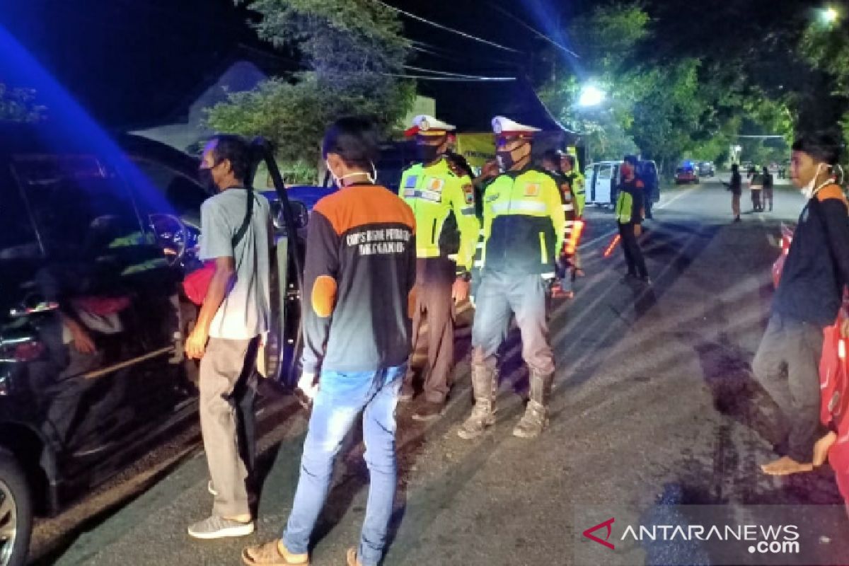 Polisi cegat pemudik di perbatasan Pamekasan-Sumenep