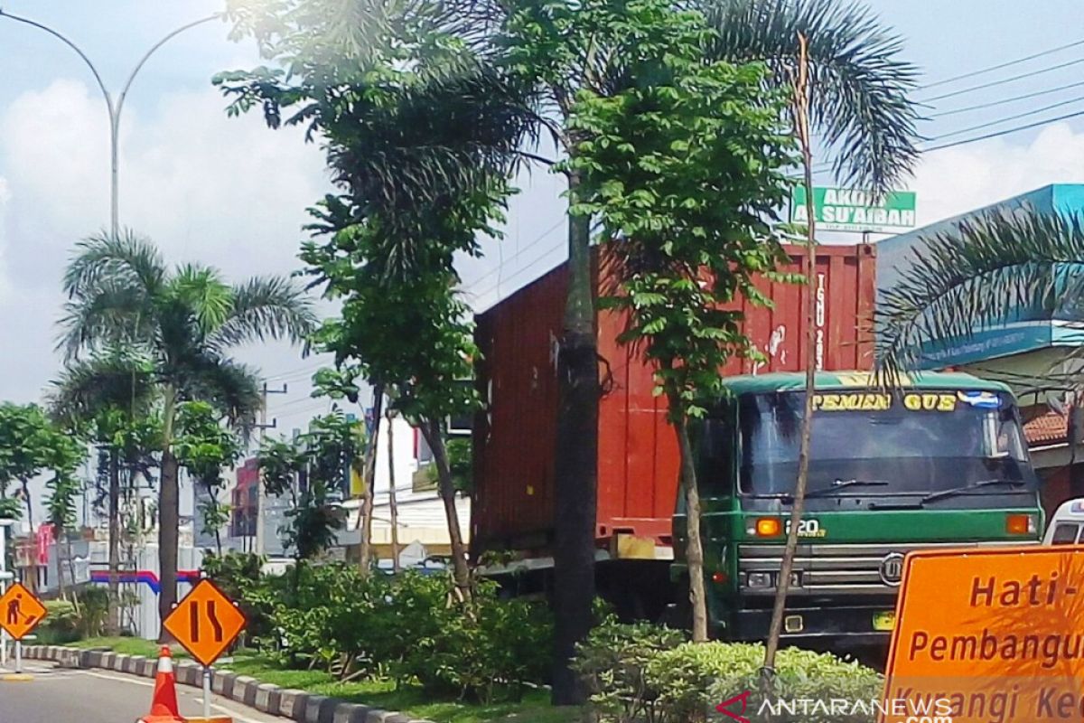 Ban vulkanisir masih diminati di Kota Palembang Sumsel