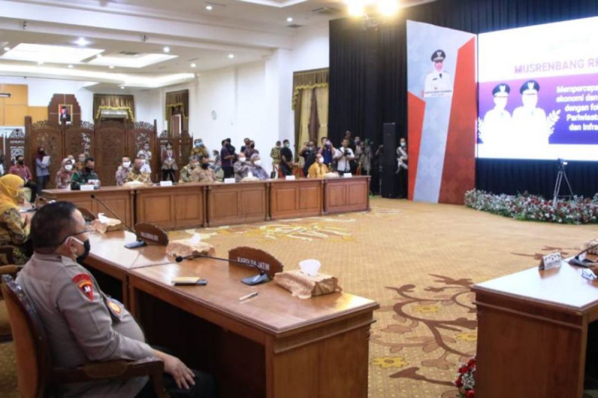 Musrenbang daring, Gubernur Khofifah tekankan fokus pemulihan ketahanan ekonomi