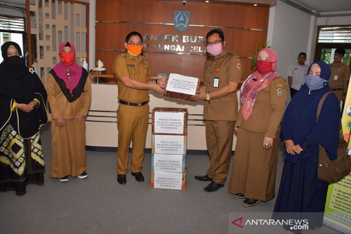 Wabup HSS terima donasi 1.500 masker dari SMKN 2 Kandangan