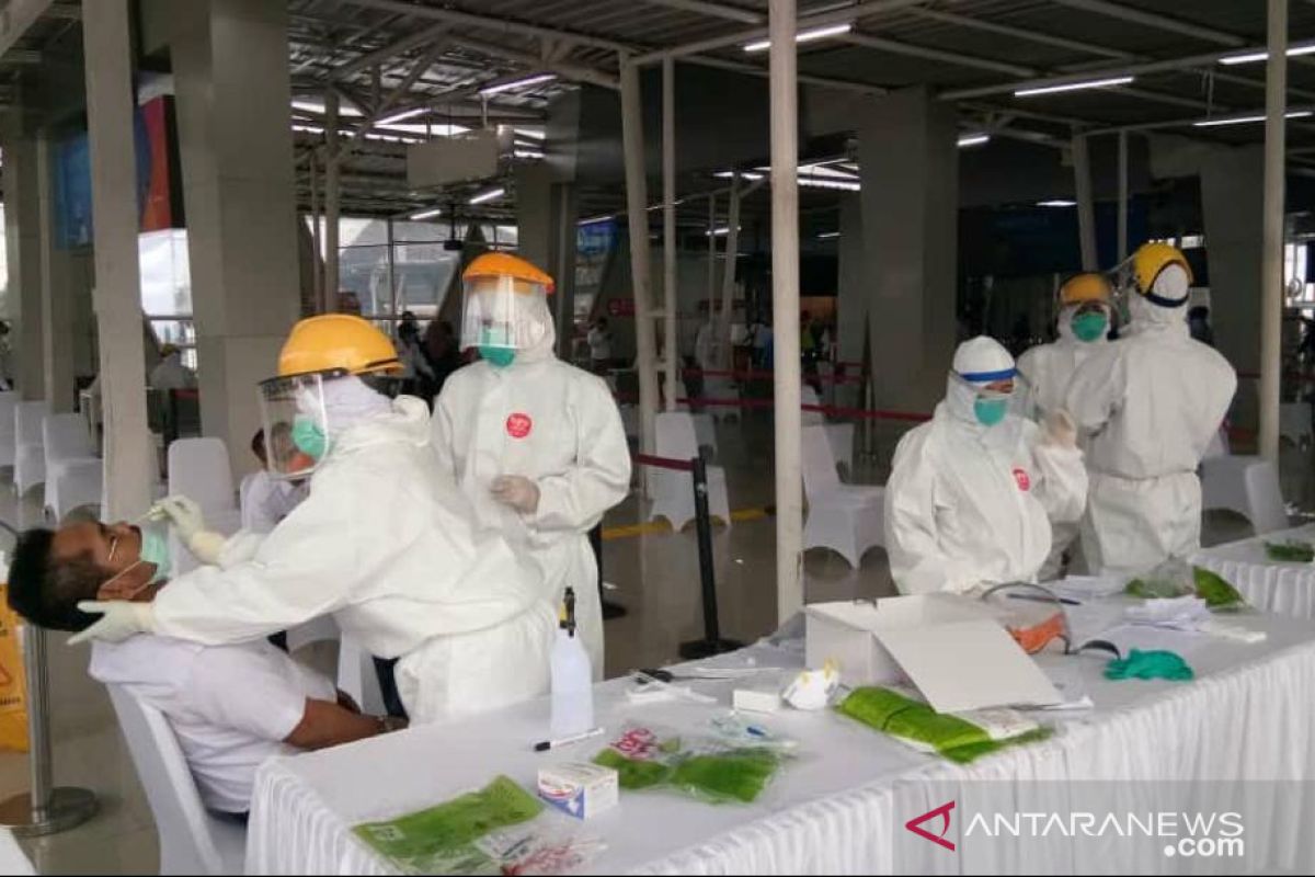 Tes swab di stasiun Bogor untuk petakan potensi penularan COVID-19 di KRL