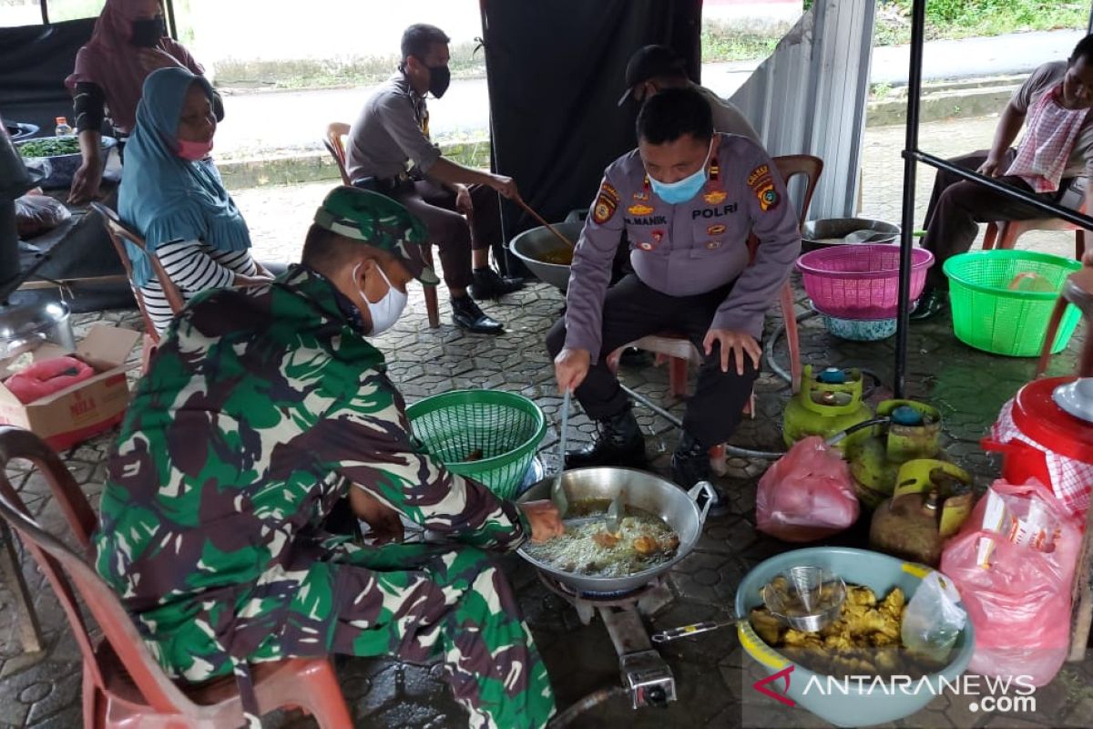 Dapur umum salurkan 250 bungkus nasi untuk warga di Bangka Barat