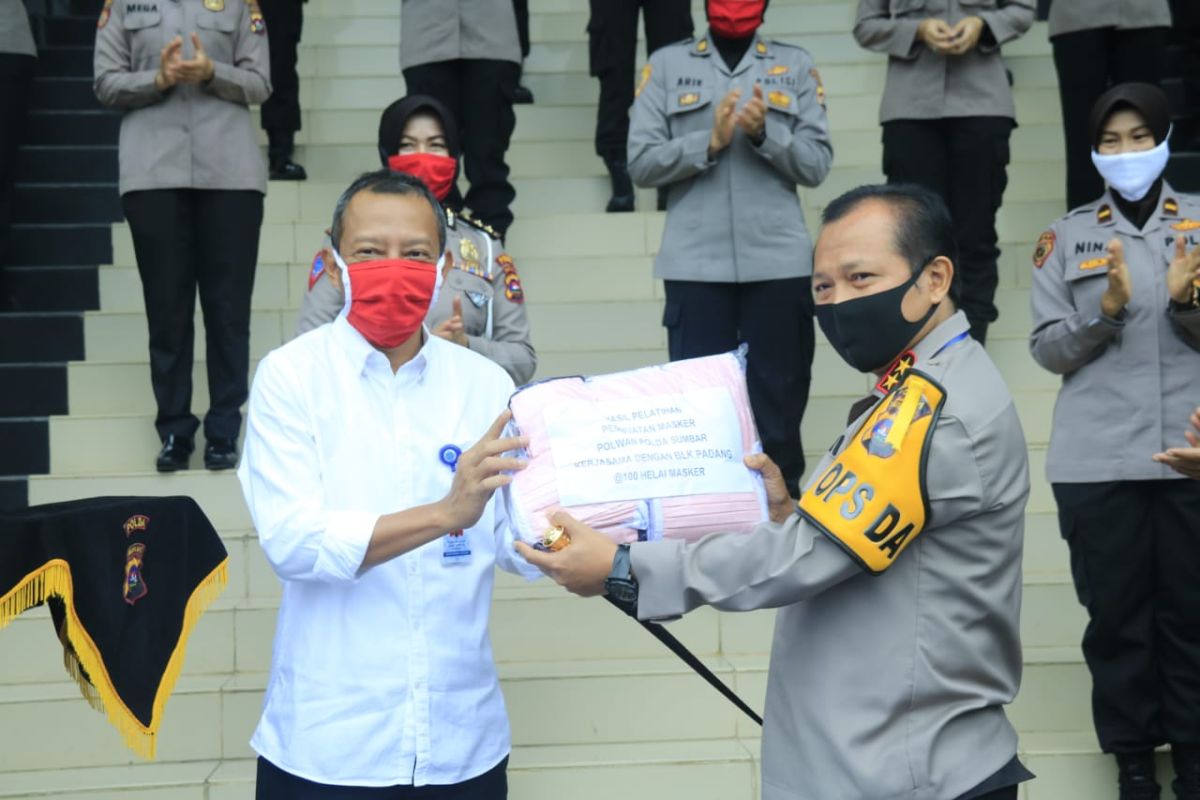 Polwan Polda Sumbar buat 2.700 masker selama pelatihan di BLK