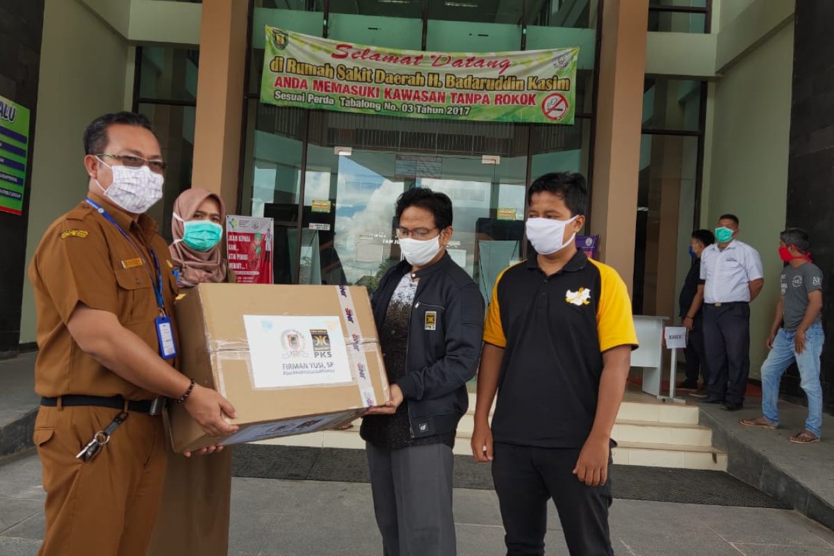 Anggota dewan sumbang 1.000 Masker untuk tenaga medis di Tabalong