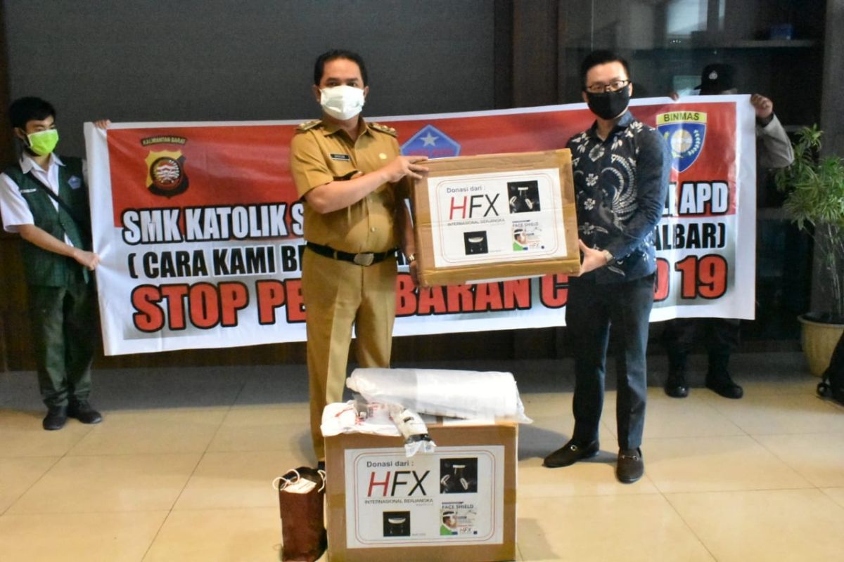 SMK Santa Maria Pontianak berikan bantuan APD ke Pemkot Pontianak