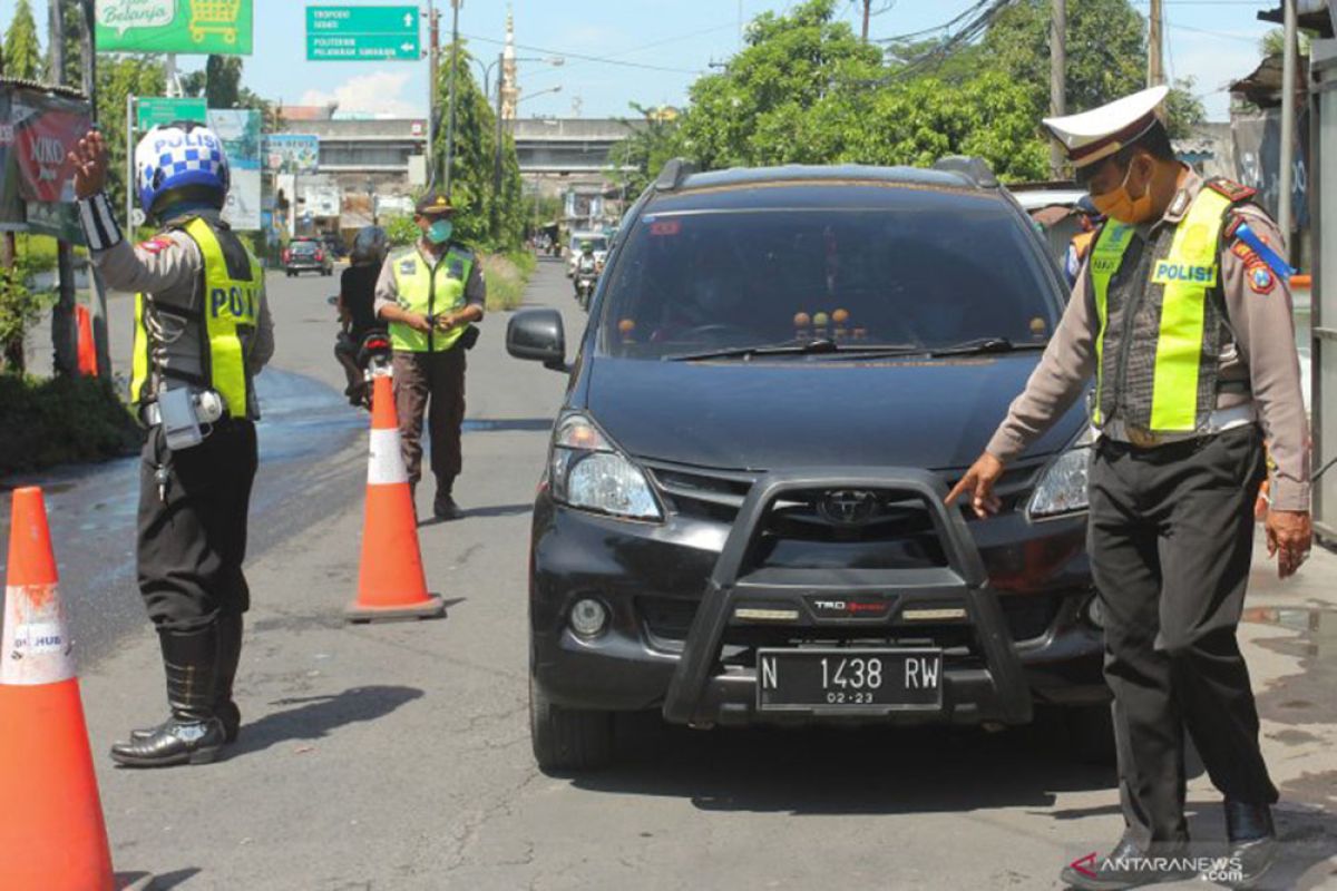 Sejumlah aktivitas warga di luar rumah dilarang saat PSBB di Surabaya