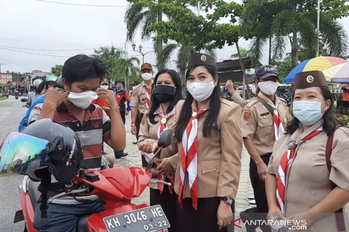 Gerakan Pramuka Gumas kampanyekan penggunaan masker kain