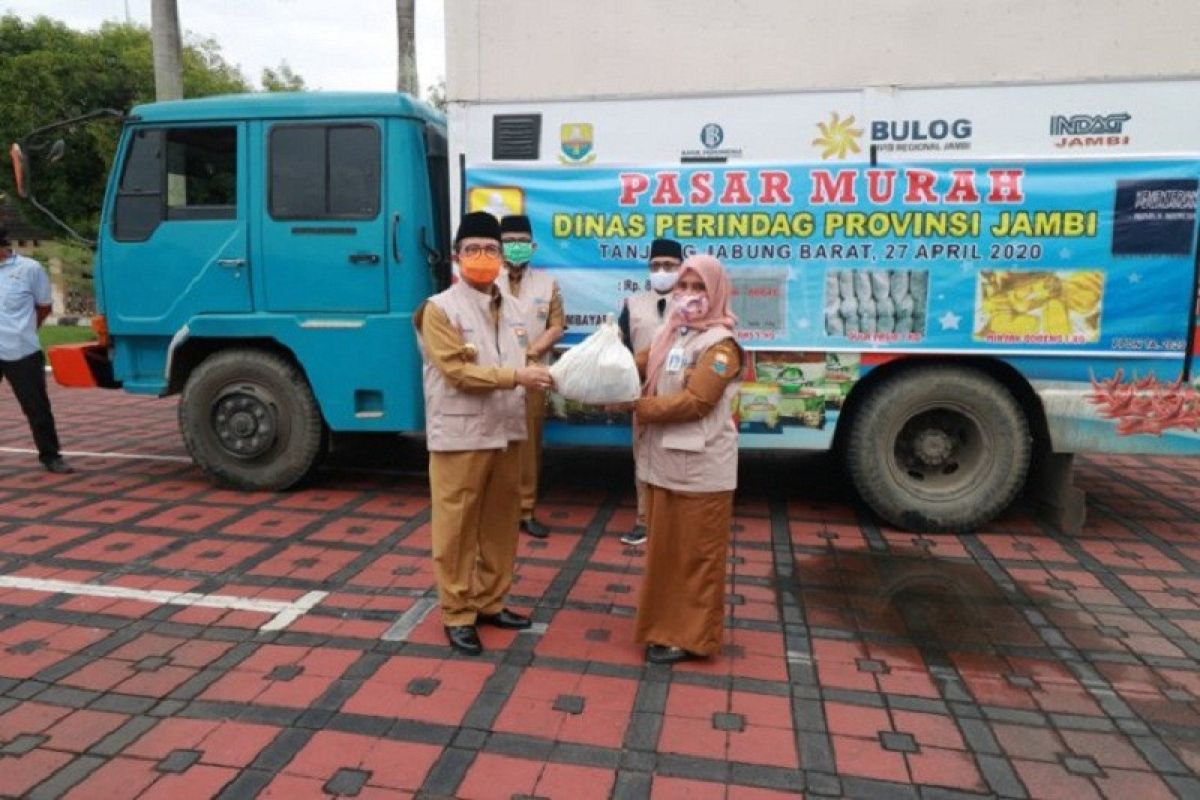 Truk khusus pengangkut uang milik BI dikerahkan antarkan sembako Pasar Murah