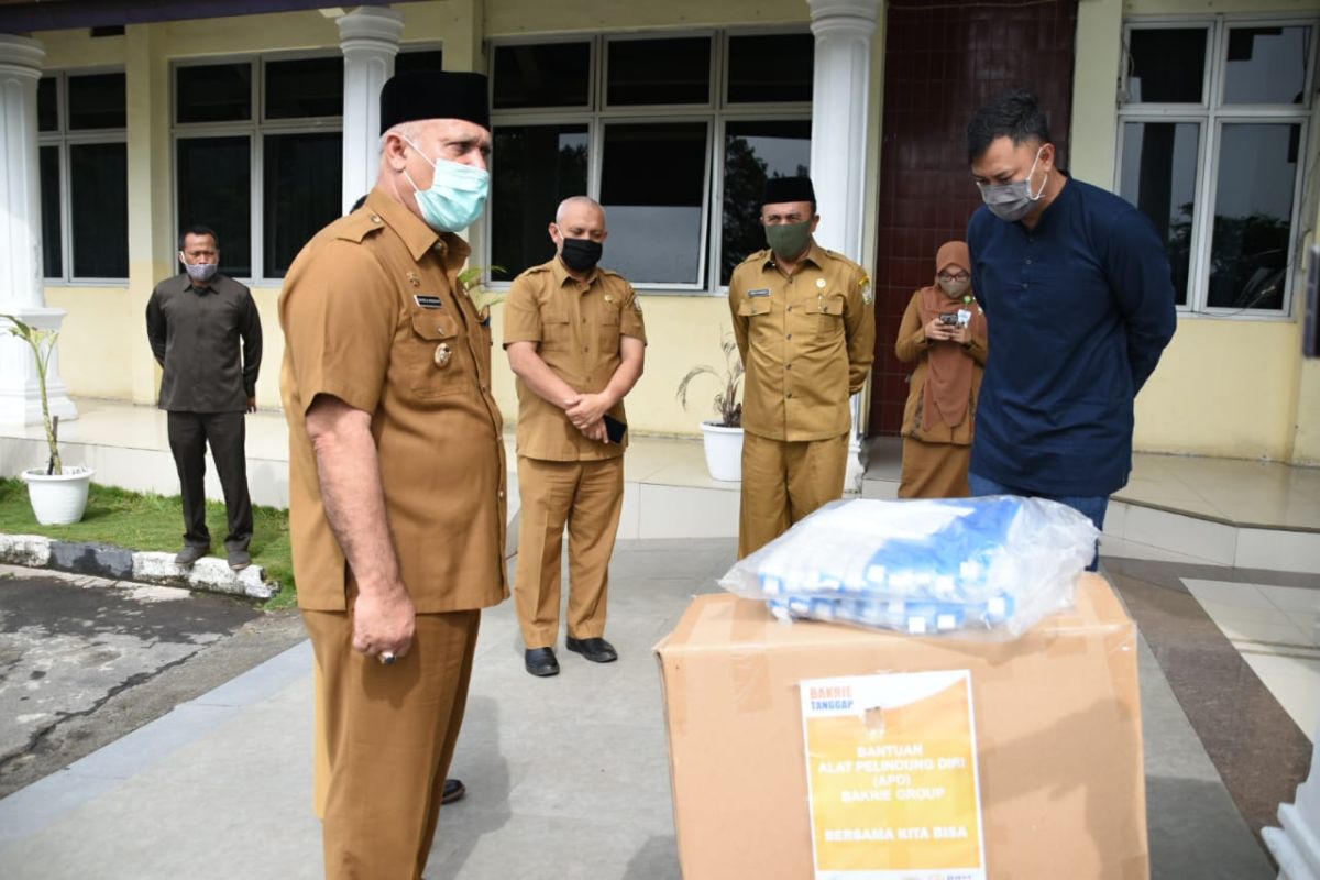 Pemkab Aceh Tengah terima bantuan baju hazmat dan face shield