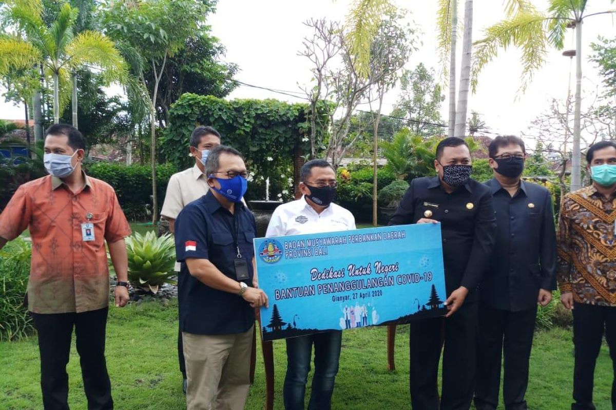 BMPD Bali beri bantuan APD dan bahan pokok untuk Pemkab Gianyar