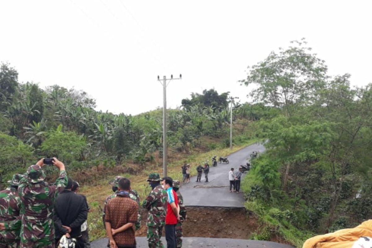 Dua warga jadi korban longsor di sejumlah lokasi di Bener Meriah