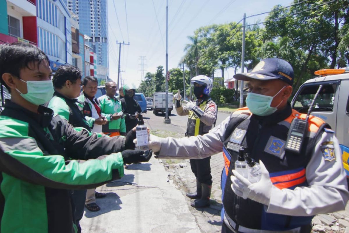 Ojek daring dilarang bawa penumpang saat PSBB di Surabaya