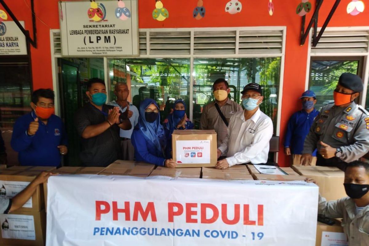 PHM bagikan paket sembako dan bahan untuk buat masker