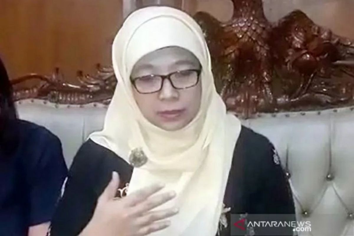 Gara-gara pernyataannya "Perempuan bisa hamil di kolam renang", komisioner KPAI Sitty Hikmawati diberhentikan tidak hormat