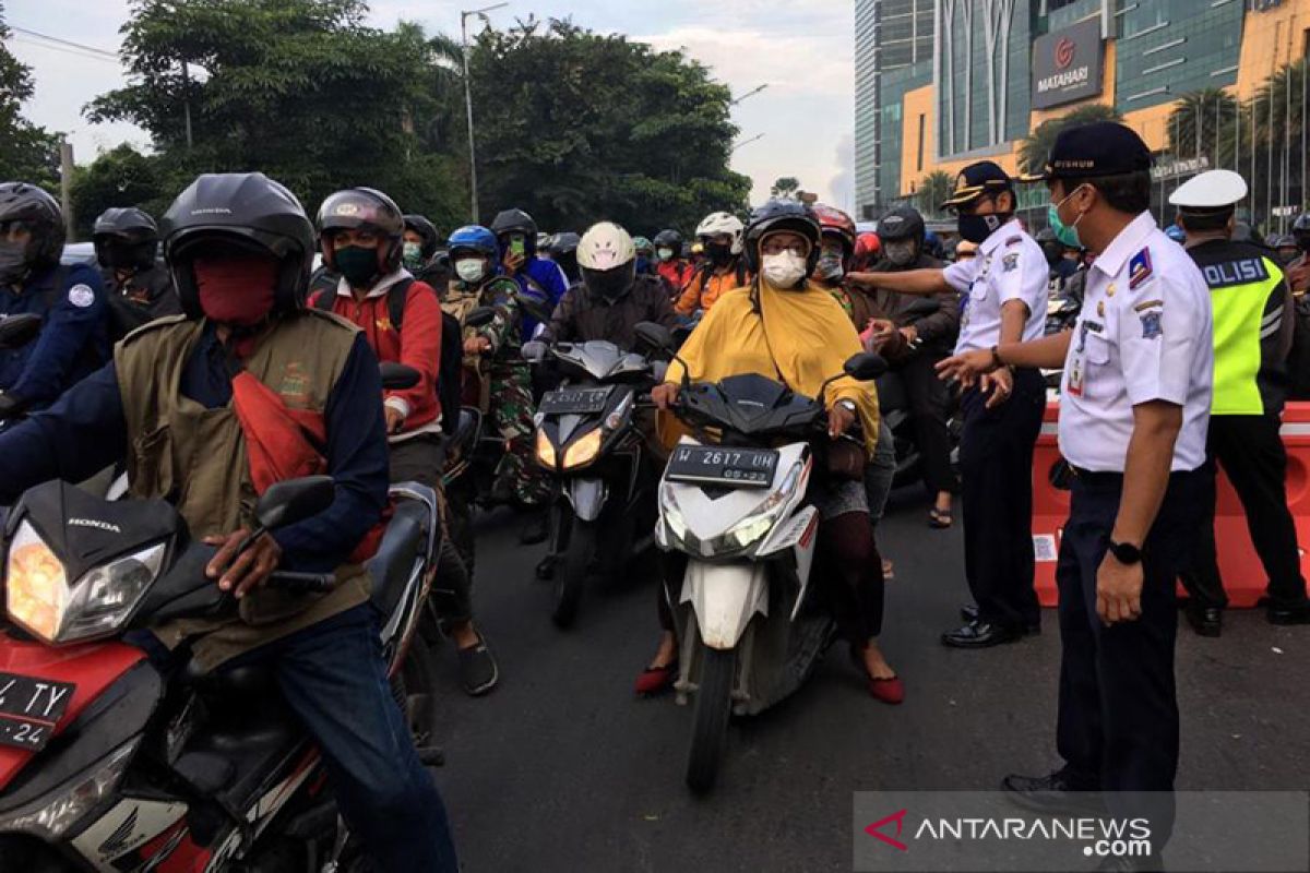 Minim sosialisasi, PSBB di Surabaya banyak pelanggaran