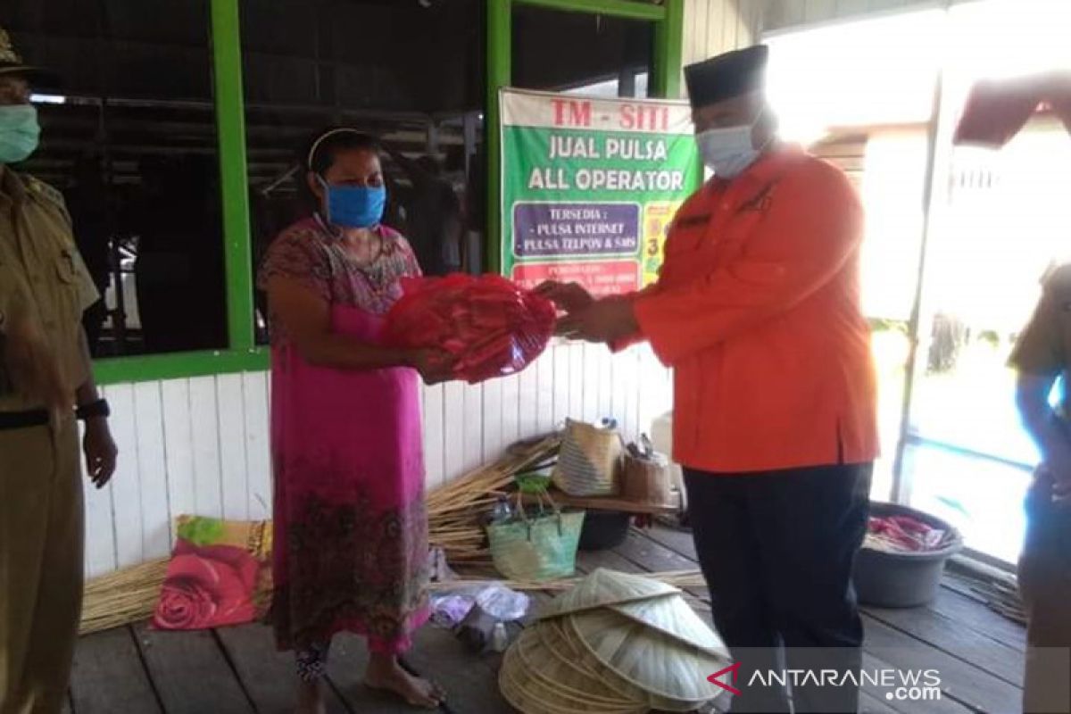 Bupati Edi Damansyah Salurkan Bantuan Warga Kecamatan Kenohan Terdampak COVID-19