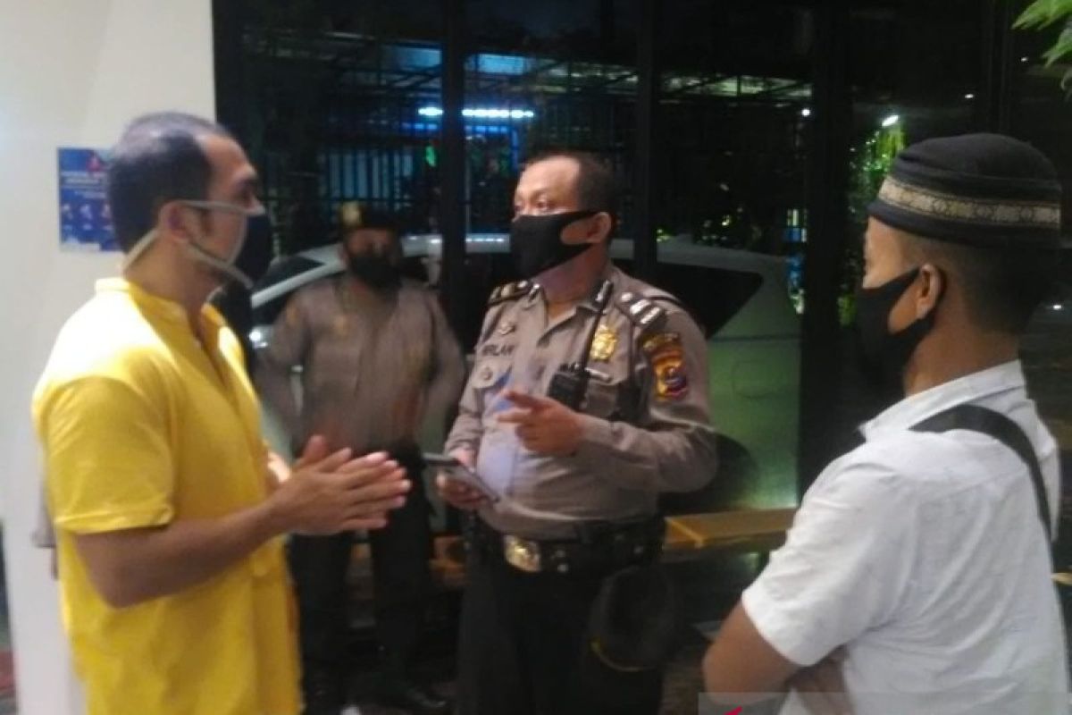 Polisi bubarkan acara ulang tahun di Hotel