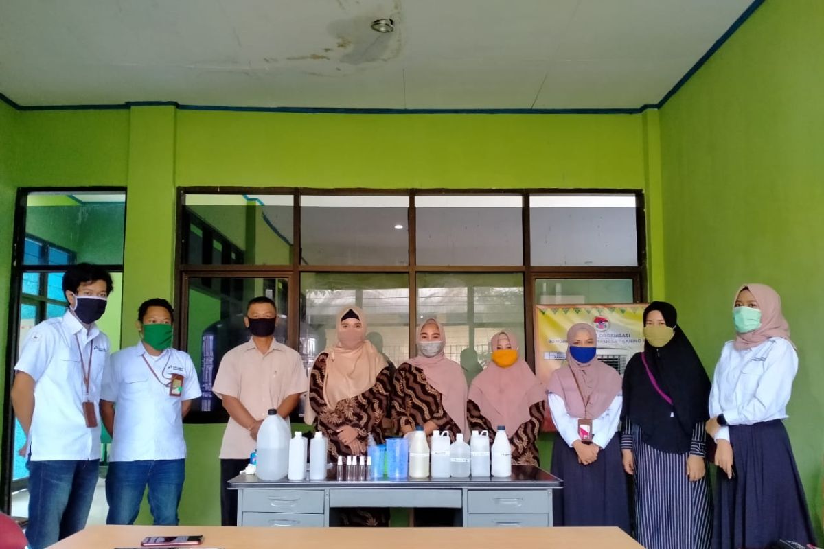 Bumdes Mekar Jaya produksi hand sanitizer berbahan baku serai