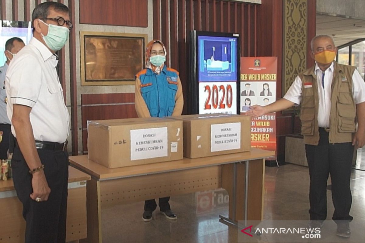 Menkumham salurkan 2.000 paket bansos bagi warga Tangsel dan Bekasi