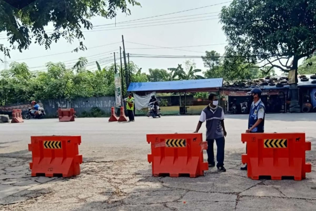 Dishub tutup terminal bus di Karawang