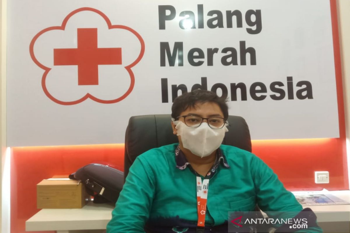 PMI Banjarmasin berikan paket sembako bagi warga yang donor darah