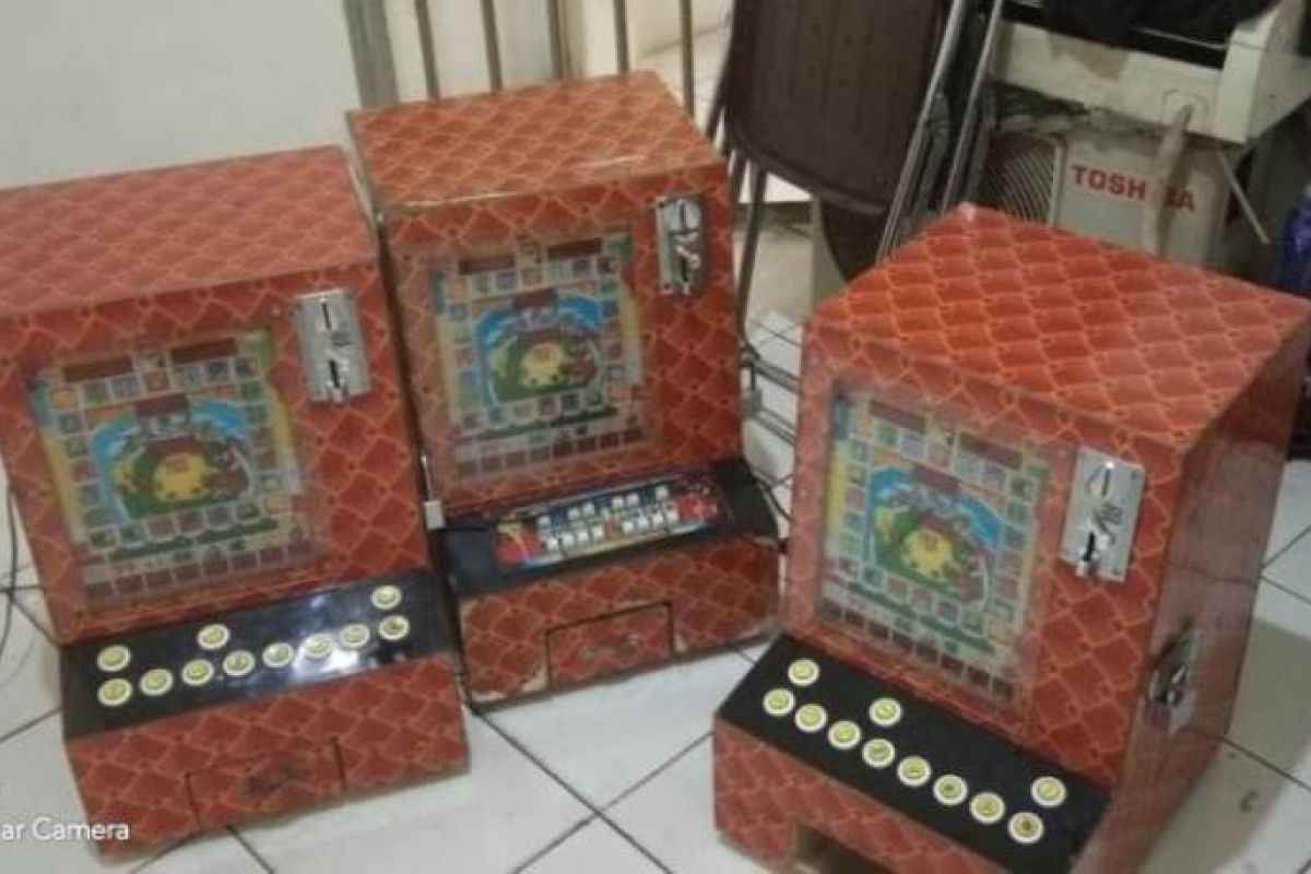Polisi Sibolga amankan 3 mesin jackpot dari warkop