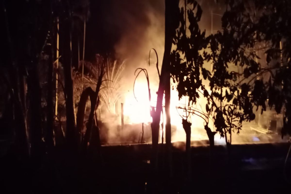 Gudang penampung minyak olahan terbakar di Aceh Timur