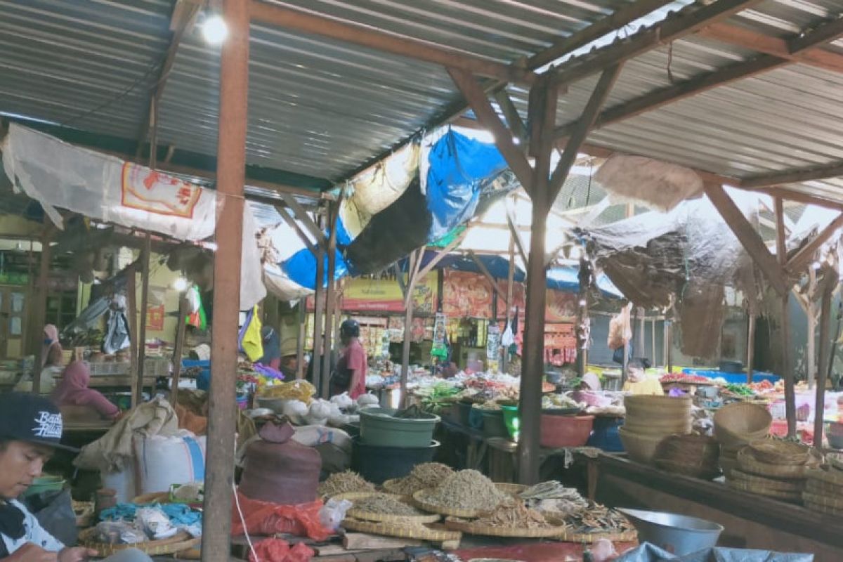 Pemkot menerapkan lapak berjarak di pasar tradisional cegah COVID-19