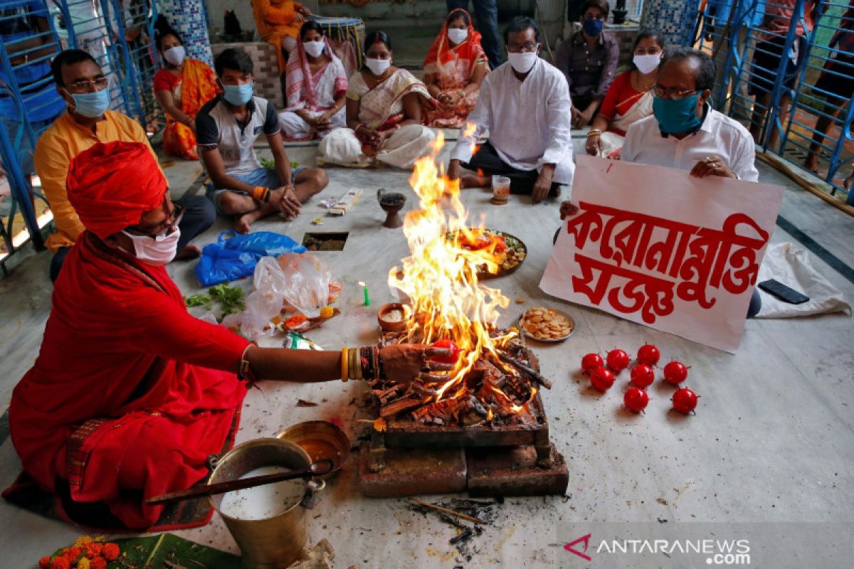 India bakal buka kembali kuil, tetapi tanpa percikan air suci